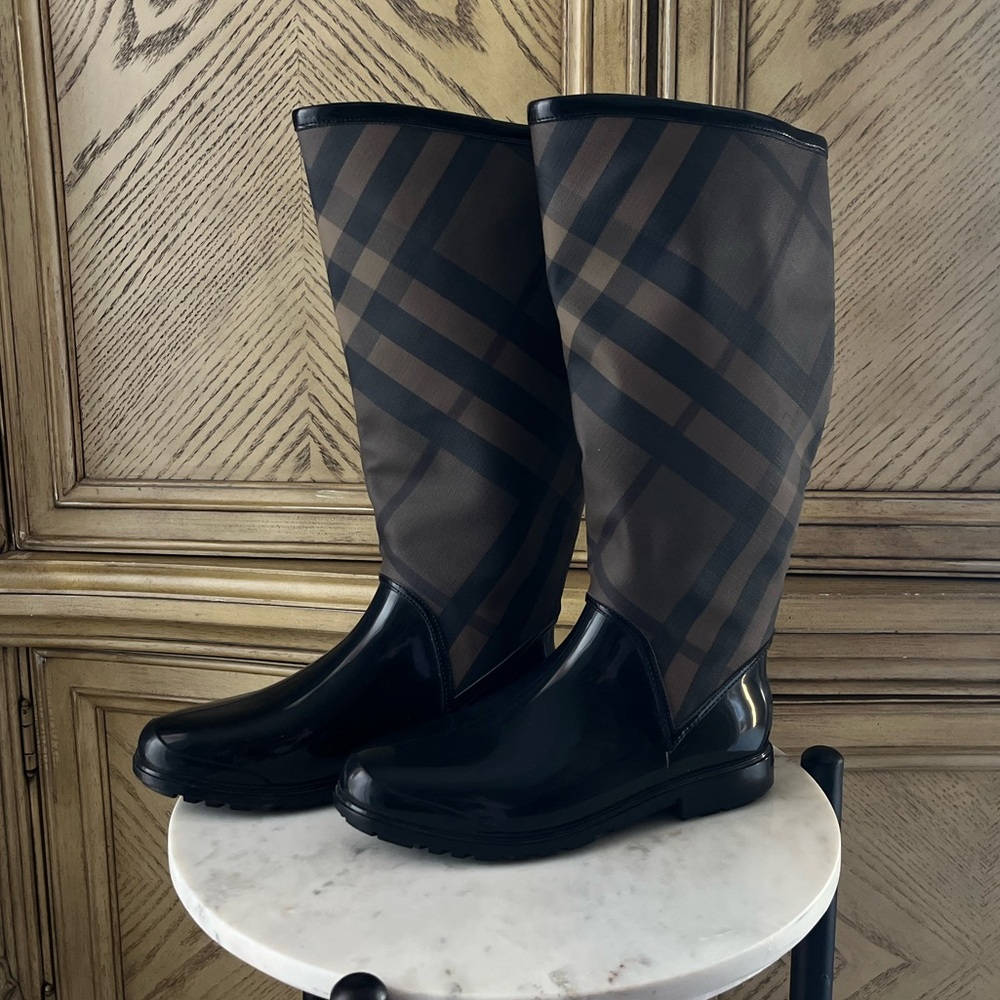 Burberry Rain Boots size 5